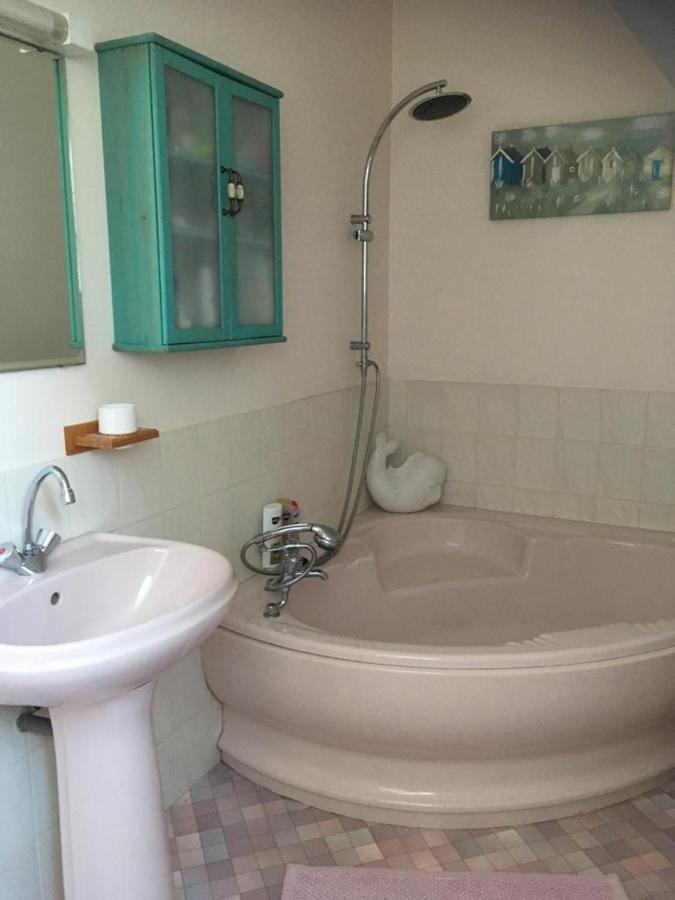 La Chaumiere Villa Sourdeval Bagian luar foto